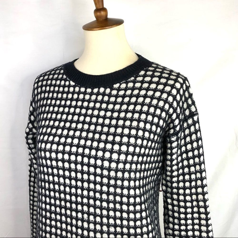 UNIQLO SWEATER                      CREW NECK TEXTURED MOHAIR BLEND SWEATER
